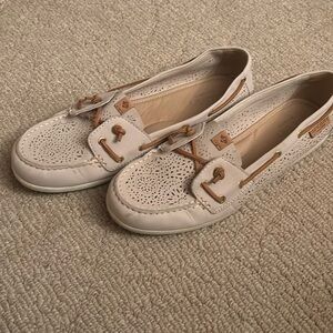Soerry Coil Ivy Geo Perf Ivory size 11